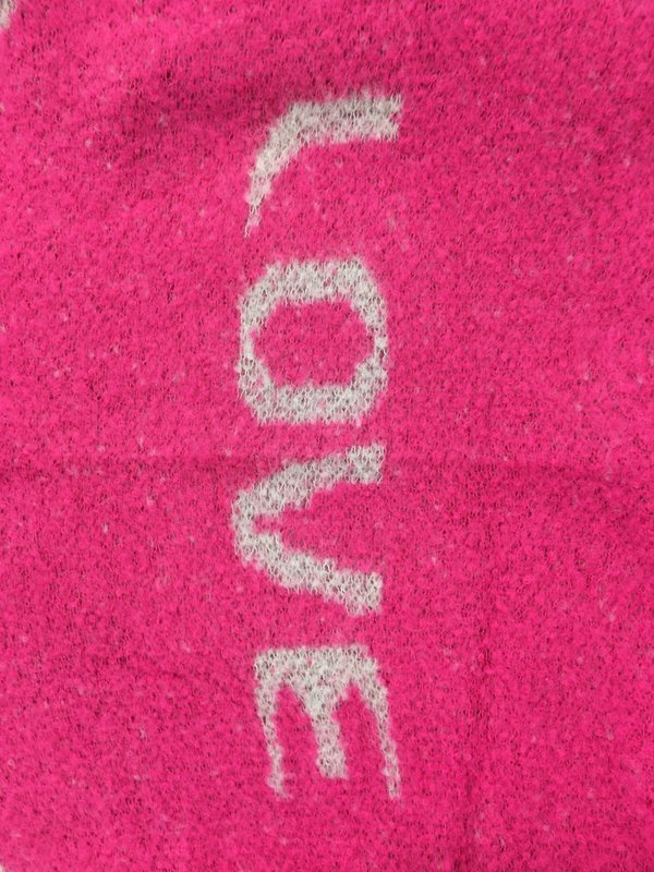 Schal pink mit Schriftzug